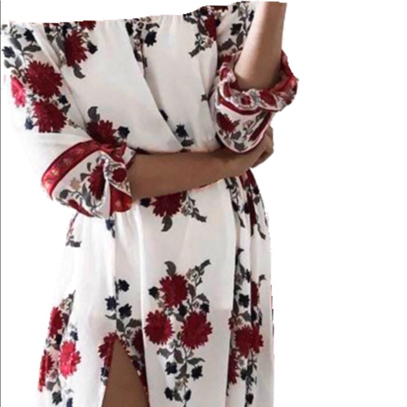 White sundress w red and navy blue flower pattern - Picture 7 of 8